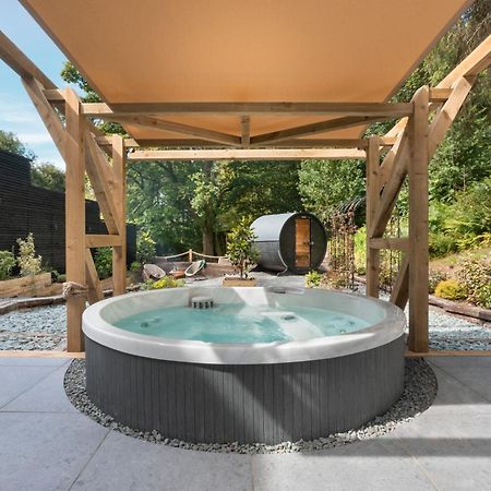 Aphrodites Group - Luxury Hot Tub Suites In Central Lake District! 鲍内斯温德米尔 外观 照片