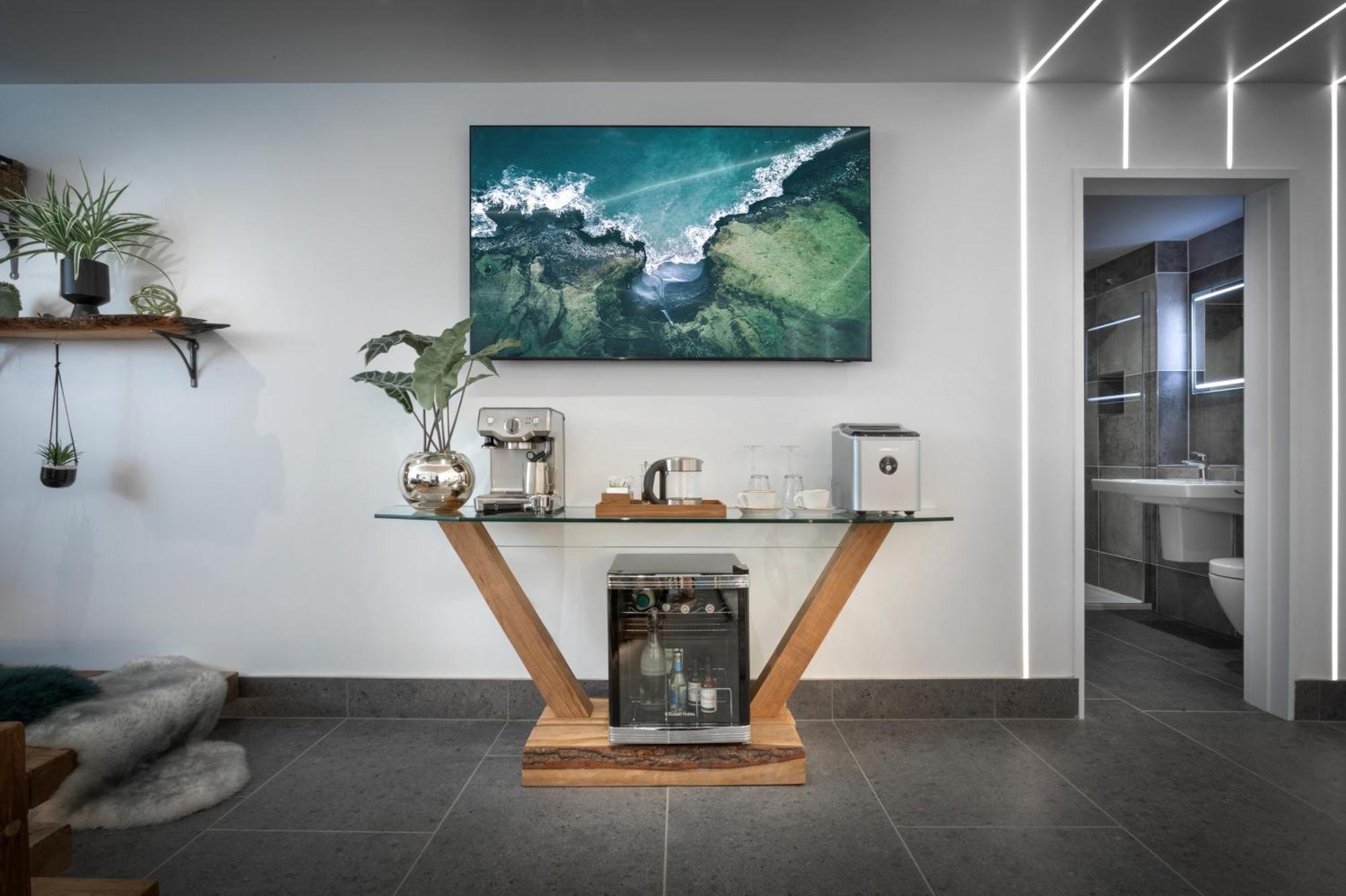 Aphrodites Group - Luxury Hot Tub Suites In Central Lake District! 鲍内斯温德米尔 外观 照片