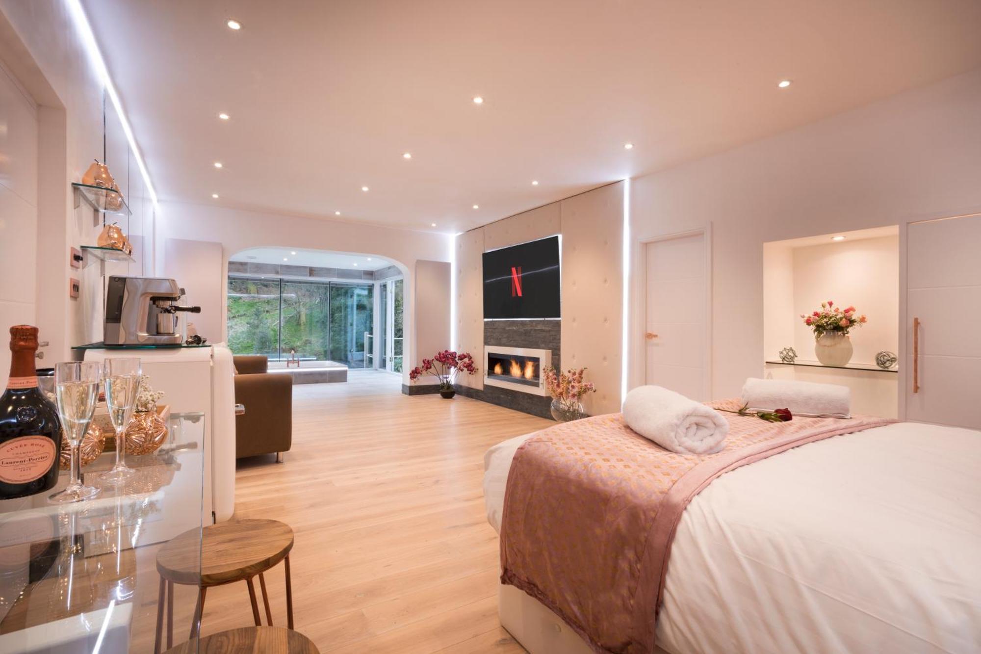Aphrodites Group - Luxury Hot Tub Suites In Central Lake District! 鲍内斯温德米尔 外观 照片