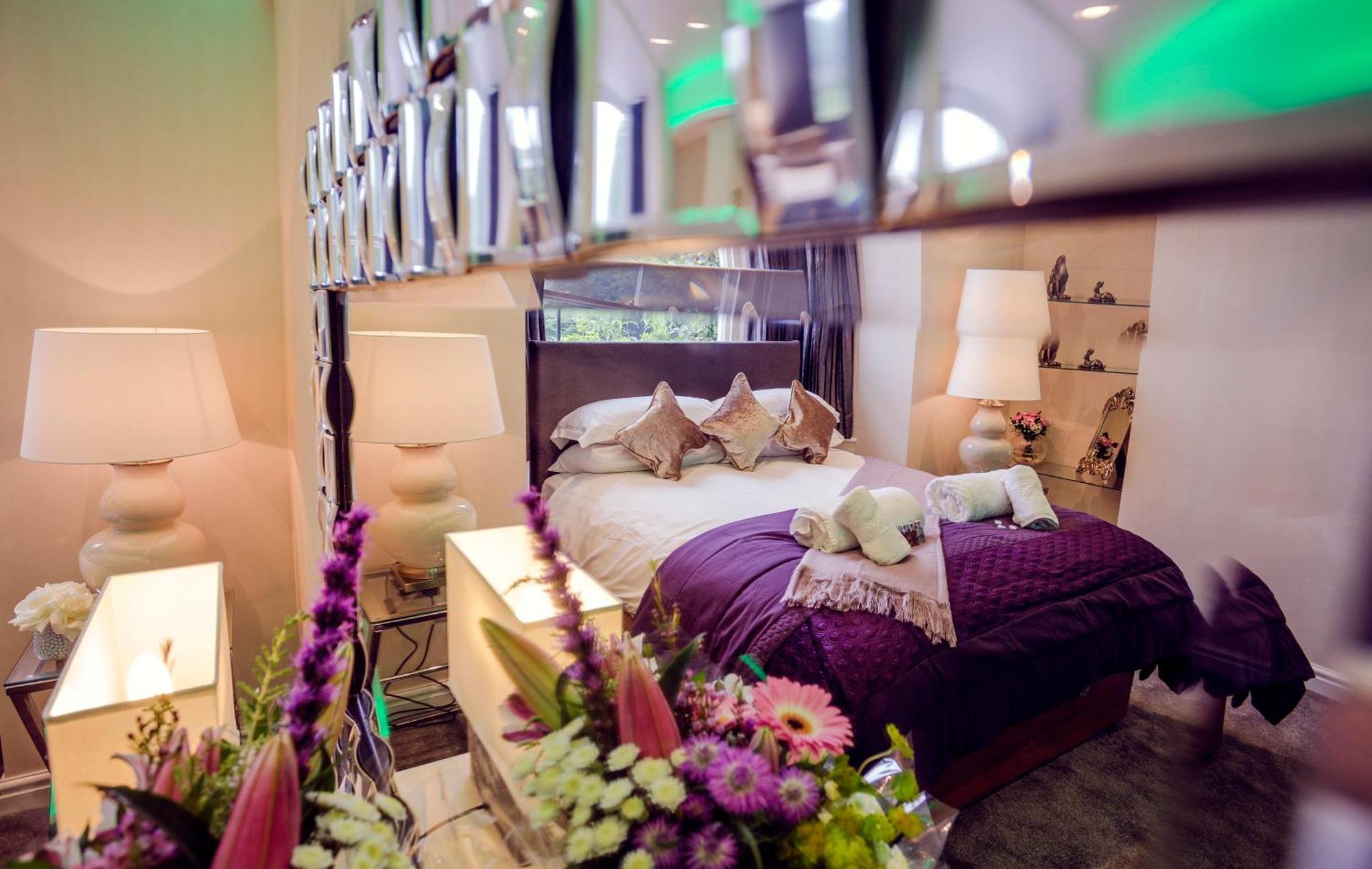 Aphrodites Group - Luxury Hot Tub Suites In Central Lake District! 鲍内斯温德米尔 外观 照片