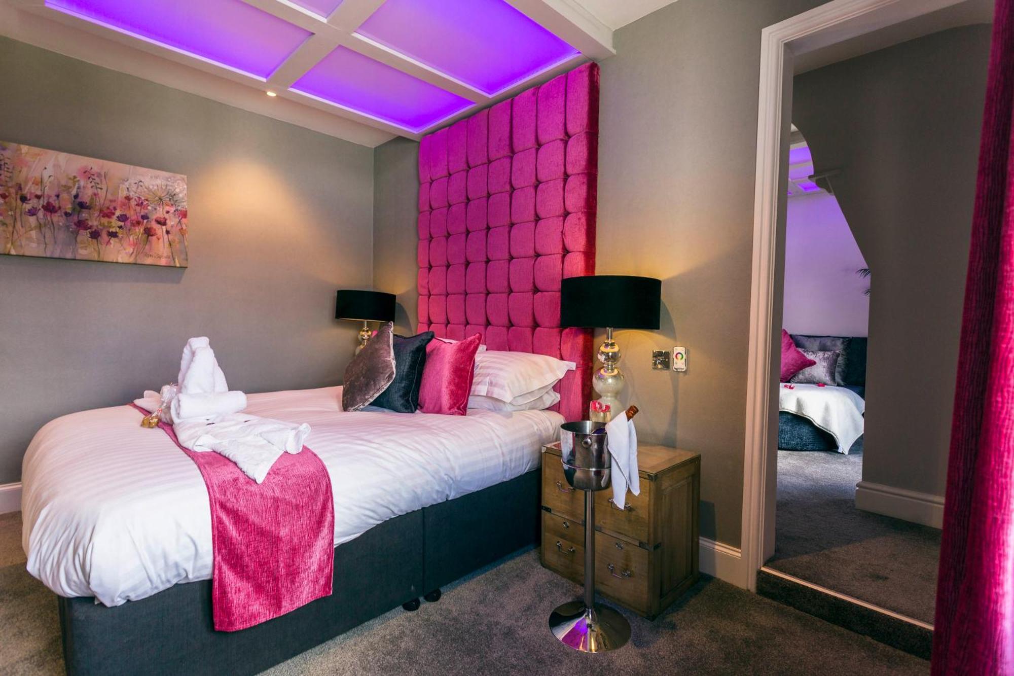 Aphrodites Group - Luxury Hot Tub Suites In Central Lake District! 鲍内斯温德米尔 外观 照片