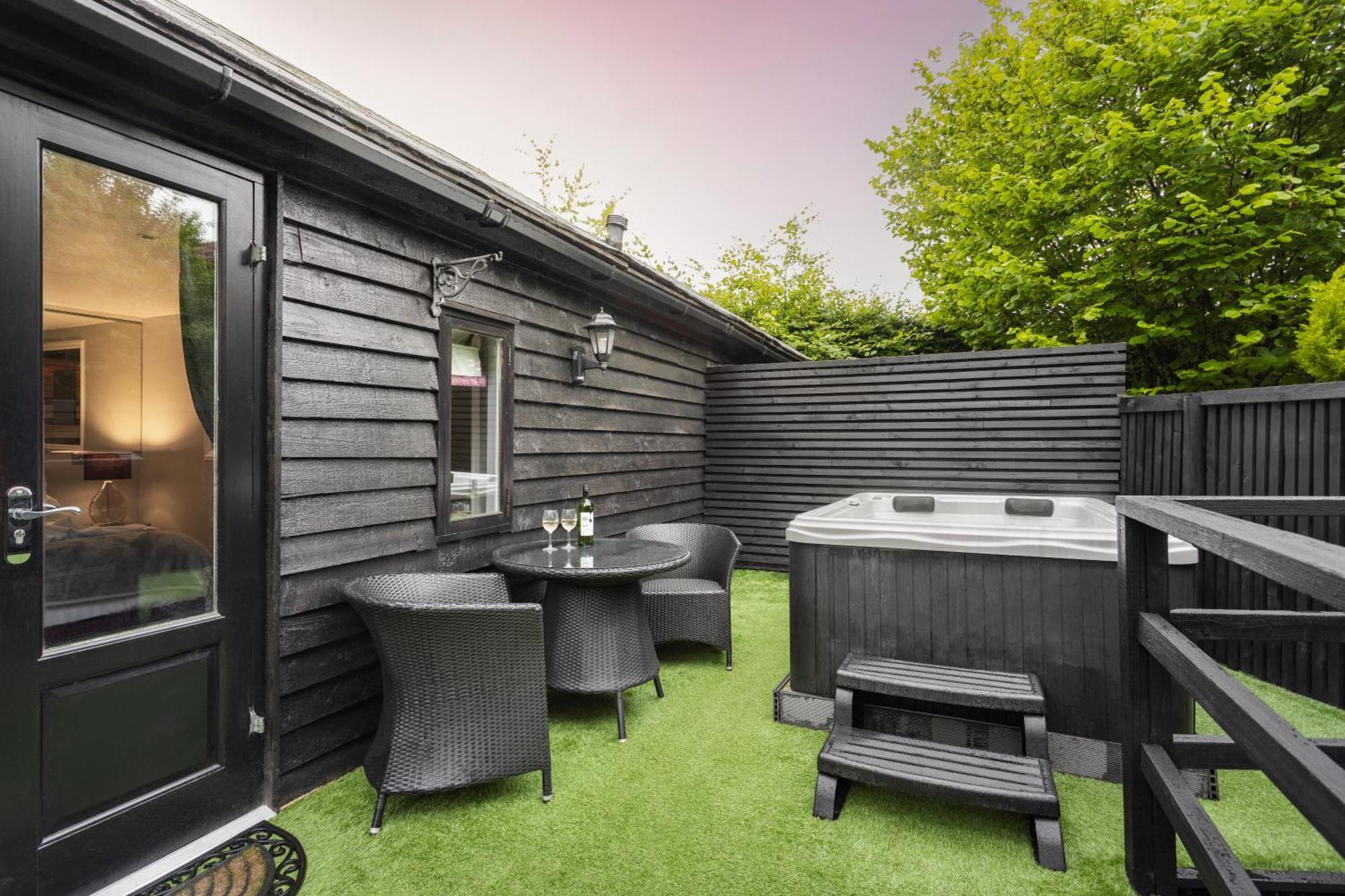 Aphrodites Group - Luxury Hot Tub Suites In Central Lake District! 鲍内斯温德米尔 外观 照片