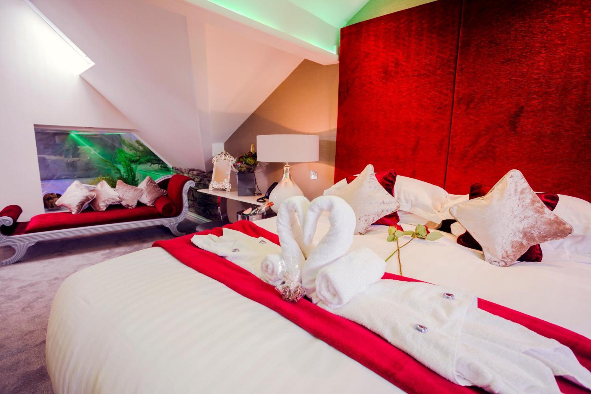 Aphrodites Group - Luxury Hot Tub Suites In Central Lake District! 鲍内斯温德米尔 外观 照片