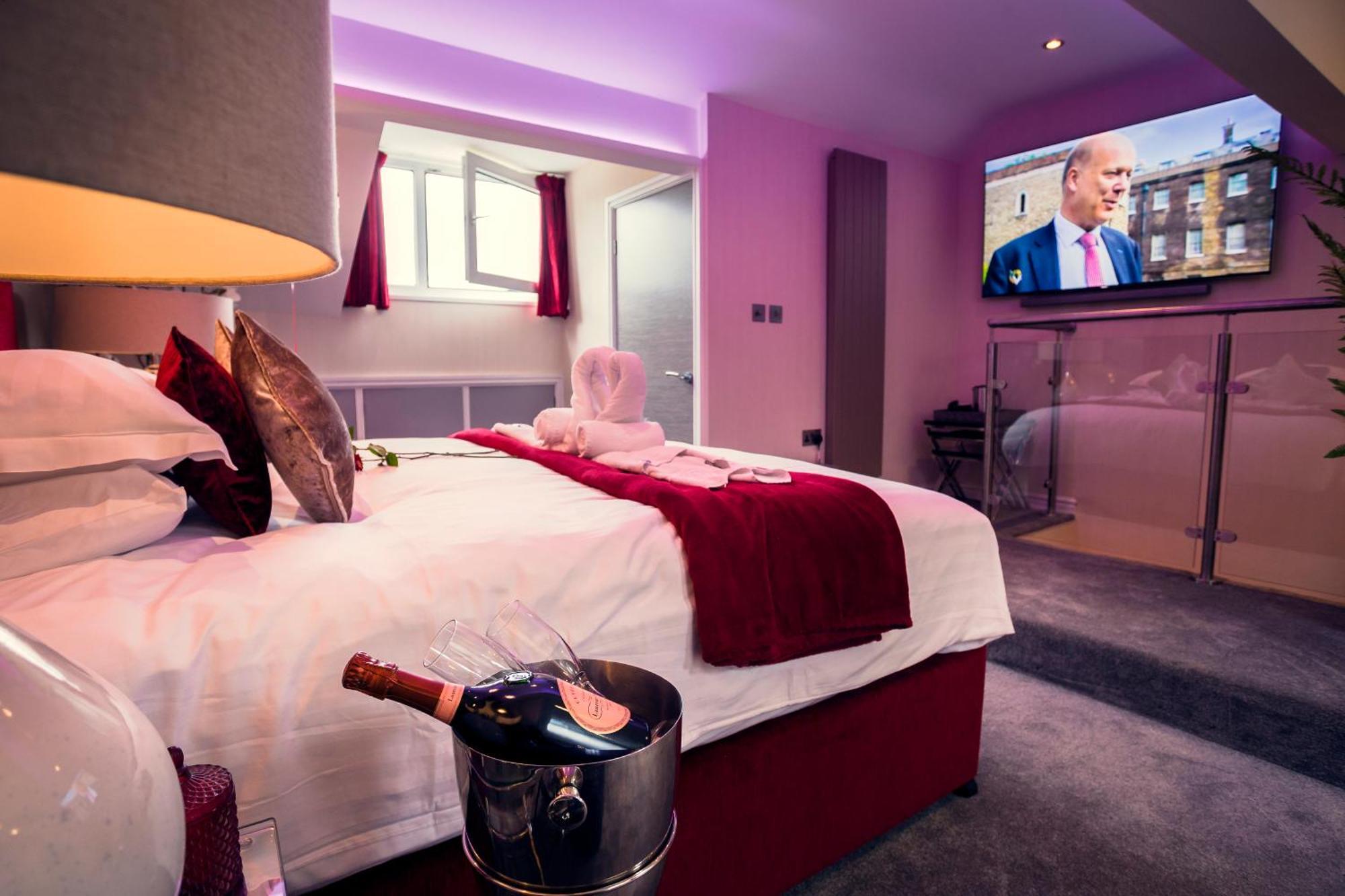 Aphrodites Group - Luxury Hot Tub Suites In Central Lake District! 鲍内斯温德米尔 外观 照片
