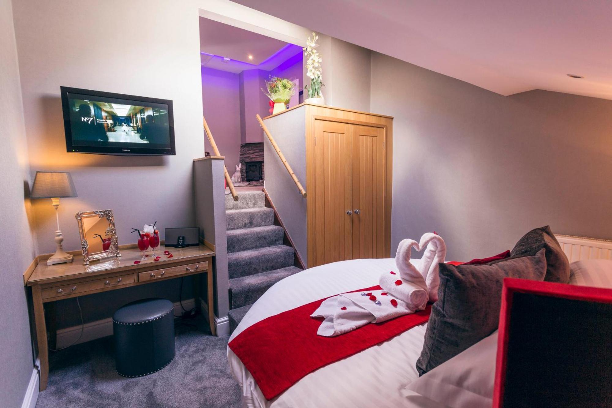 Aphrodites Group - Luxury Hot Tub Suites In Central Lake District! 鲍内斯温德米尔 外观 照片