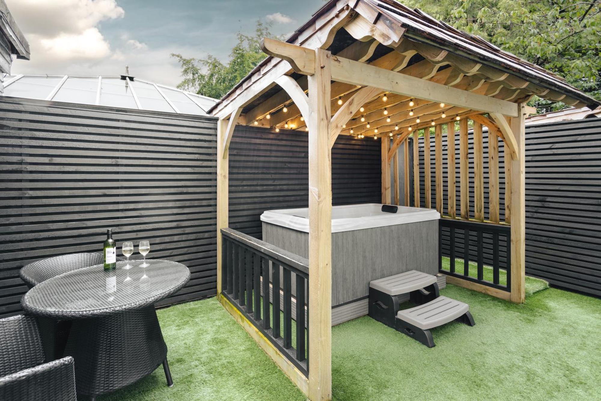 Aphrodites Group - Luxury Hot Tub Suites In Central Lake District! 鲍内斯温德米尔 外观 照片