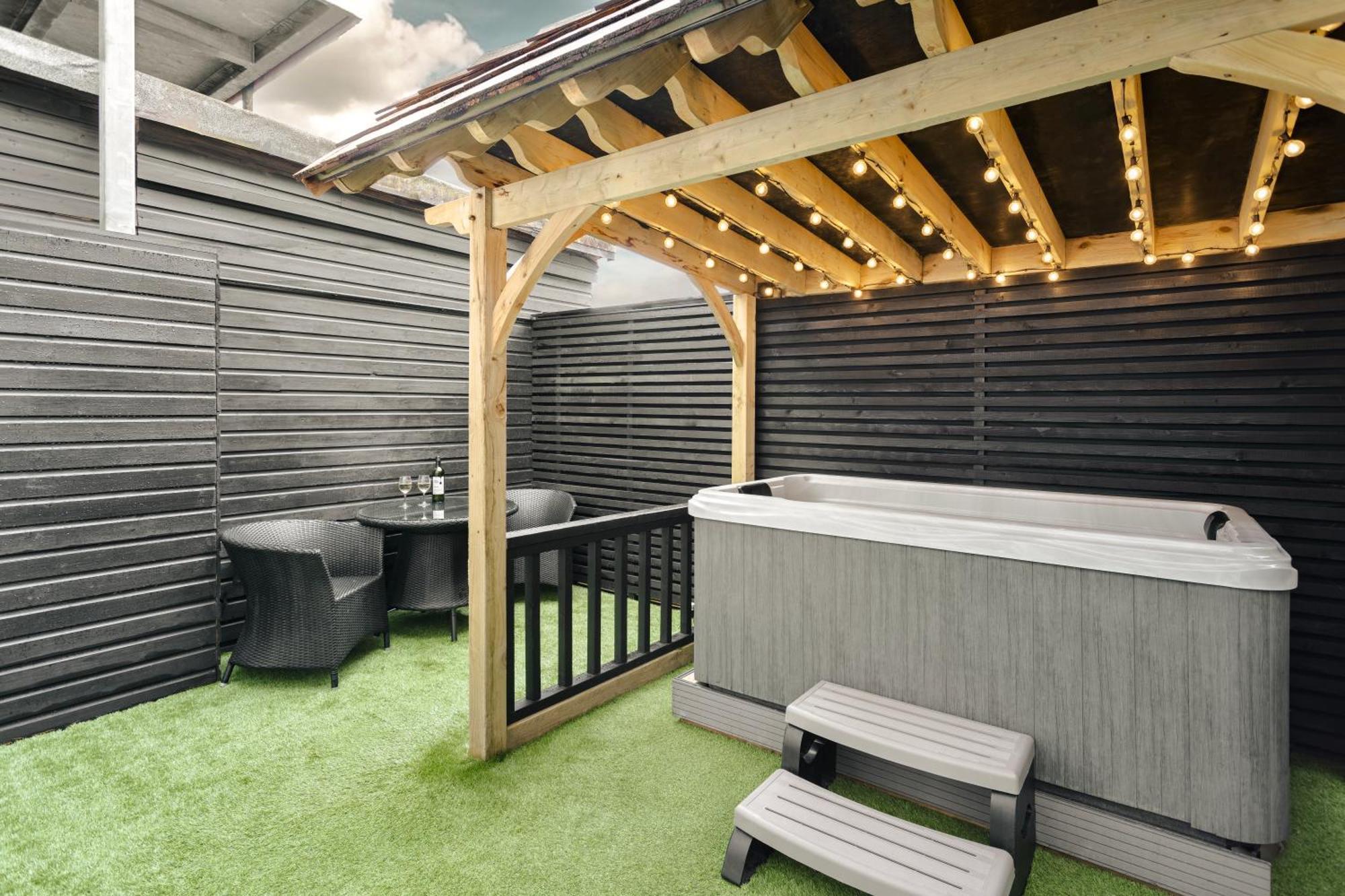 Aphrodites Group - Luxury Hot Tub Suites In Central Lake District! 鲍内斯温德米尔 外观 照片
